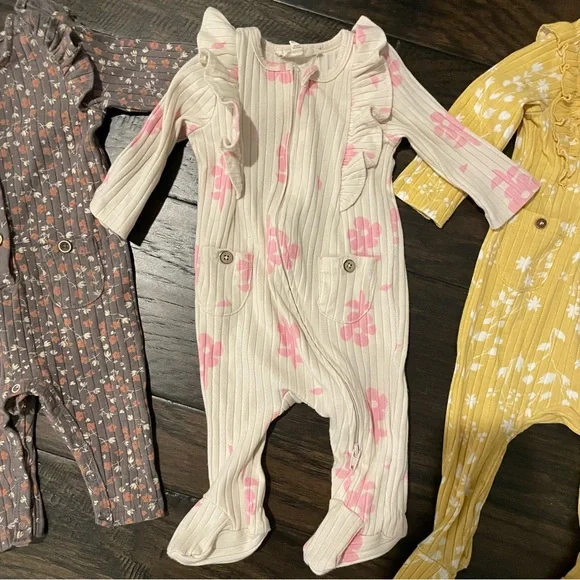 Jessica Simpson baby bundle - Picture 3 of 6